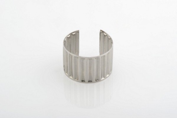 Metallisches vormontiertes Käfigband für Linearführungen in höchster Qualität.